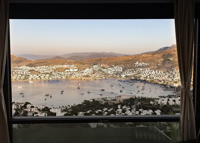 Stunning Sea View Duplex In Gundogan Apartman