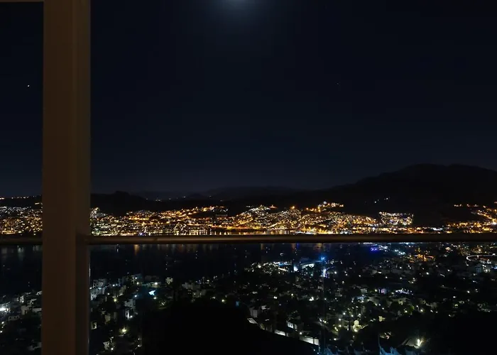 Stunning Sea View Duplex In Gundogan Apartman